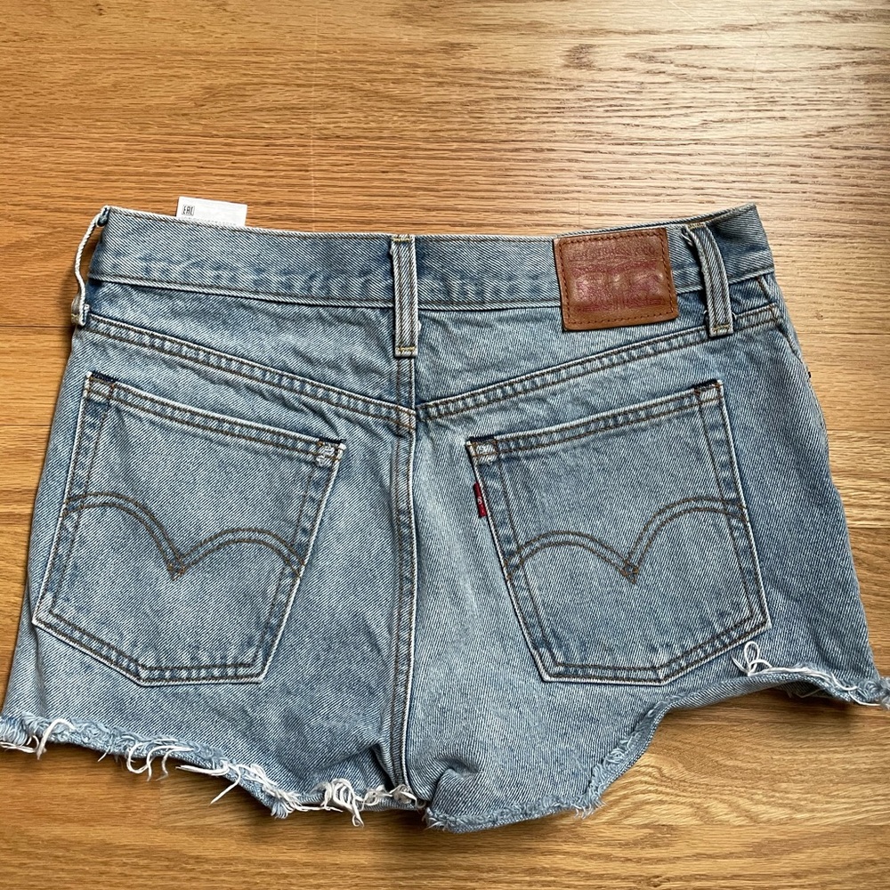 Levi’s mid rise denim shorts
